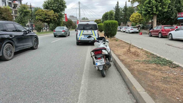 Adıyaman Atatürk Bulvarı'nda yayaya motosiklet çarptı, 1'i ağır 2 kişi yaralandı