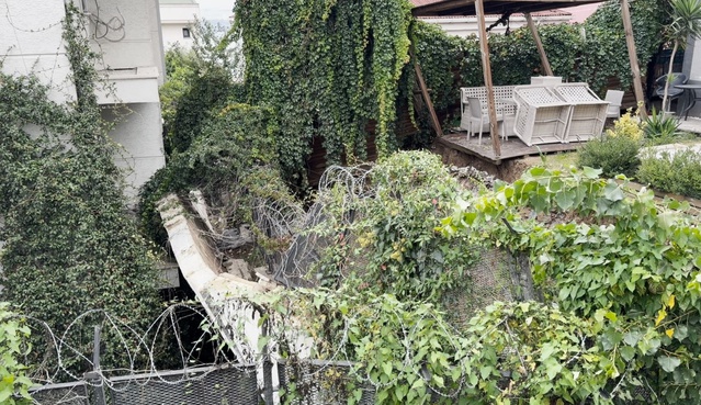 Avcılar'da istinat duvarı evin üzerine çöktü, ev sahibi Akçay uyardığını iddia etti