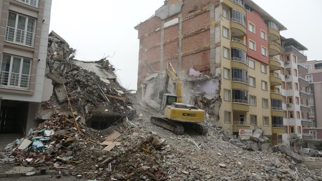 Malatya'da yıkım soruşturmasında 7 ilde eş zamanlı operasyonda 26 şüpheli yakalandı