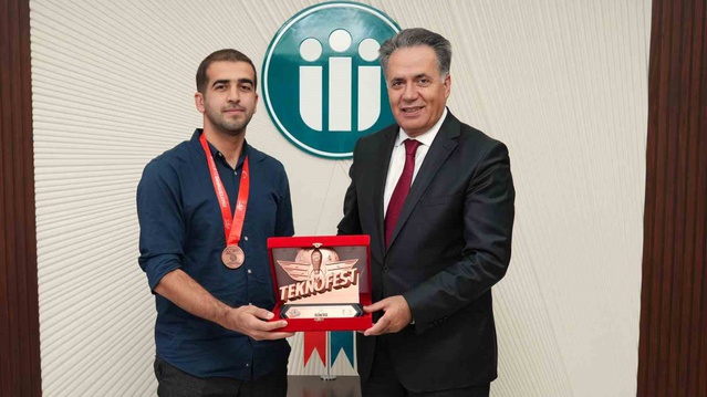 İnönü Üniversitesi öğrencileri TÜBİTAK 2242'de Türkiye üçüncüsü oldu