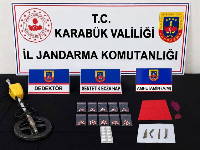 Karabük'te operasyonda 10 zanlı gözaltına alındı, 100 sentetik ecza ele geçirildi