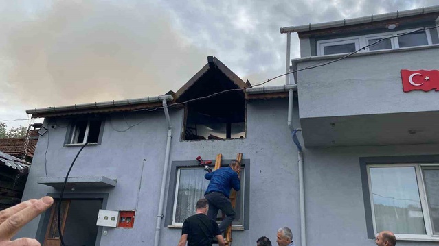 Bilecik Pazaryeri'nde kaynak kıvılcımı 1 litre benzini tutuşturdu, itfaiye söndürdü