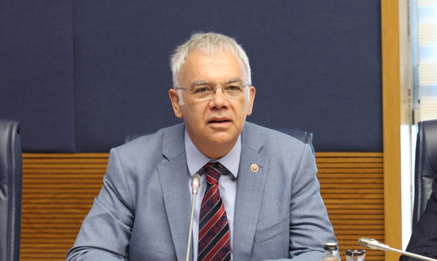 YENİ Partili Pala, 15 yıl şartıyla sağlık mesleklerine yeşil pasaport teklifi sundu