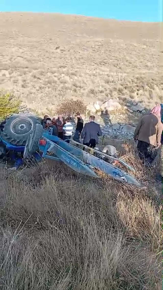 Niğde Hacıbeyli'de kontrolden çıkan traktör devrildi, sürücü ağır yaralandı
