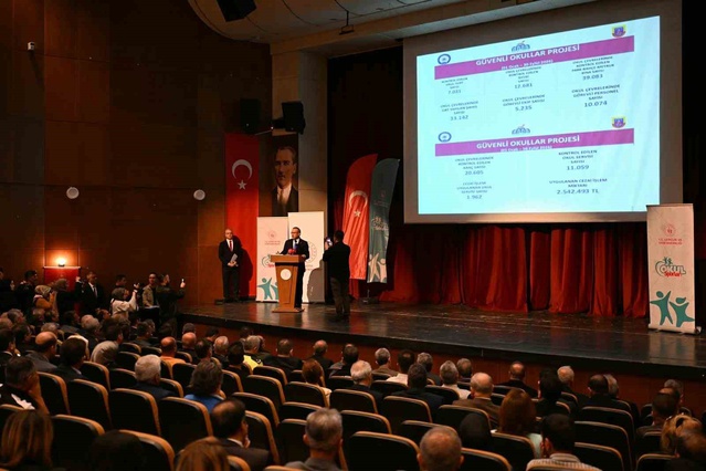 Vali Yavuz, Malatya'da okul sporları ve güvenliği toplantısında konuştu