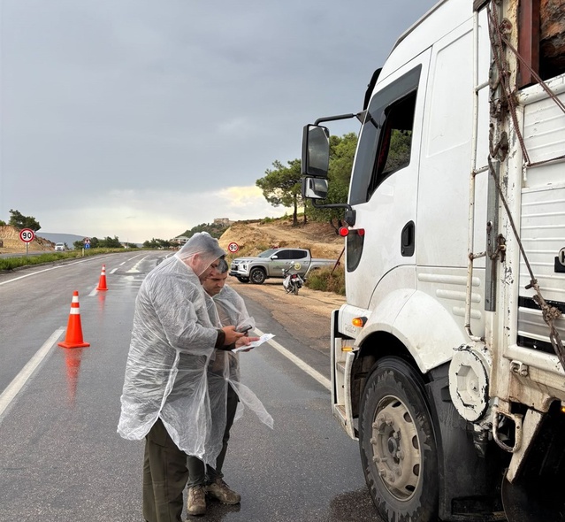 Mersin Silifke'de orman emvali araçlarına yol kontrolü yapıldı, usulsüzlük bulunmadı