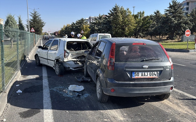 Nevşehir'de 5 araçlık zincirleme kazada 2 kişi yaralandı, 3 KPSS adayı sınava gitti