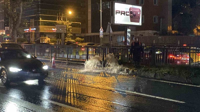 Beşiktaş'ta ana boru patladı, Zincirlikuyu alt geçidini su bastı
