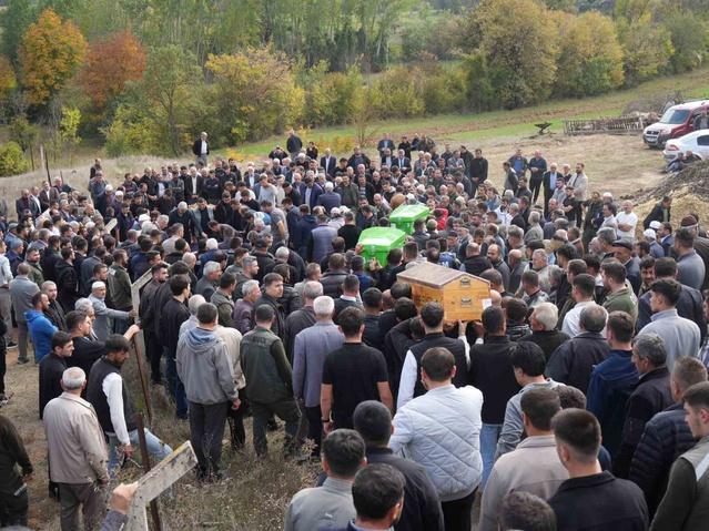 Kastamonu Taşköprü'de öldürülen baba, 2 oğlu ve kardeşi yan yana defnedildi