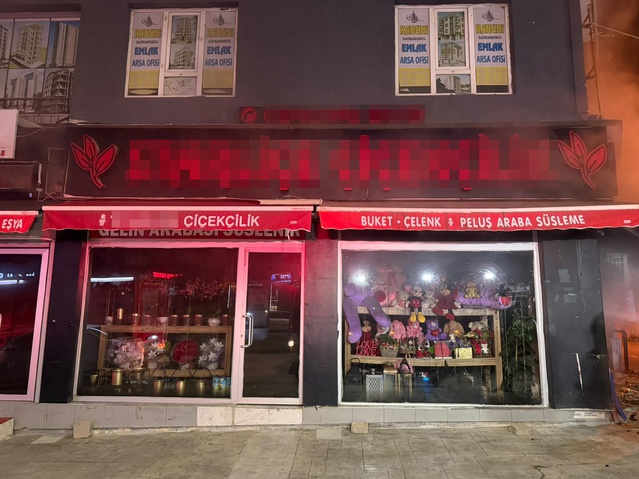Samsun İlkadım'da itfaiye yangında mahsur kalan kediye oksijen ve kalp masajı yaptı