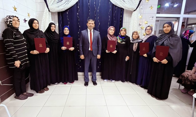 Konya Seydişehir'de 9 hafız öğrenci icazet belgesini Müftü Kızmaz'dan aldı