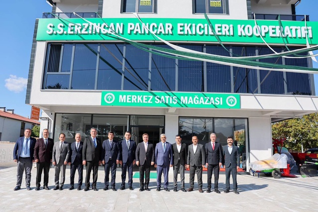 Erzincan Valisi Aydoğdu, yeni binası açılan pancar kooperatifini ziyaret etti
