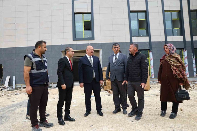 Adıyaman Valisi Küçük, Esentepe ve İndere'deki sağlık tesislerinde inceleme yaptı