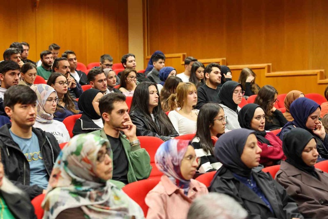 OMÜ'deki Cumhuriyet Bayramı konferansında Serpil Sürmeli tarihi süreci anlattı