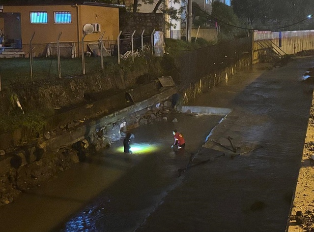 Zonguldak Ereğli'de bir eve silahla ateş açtığı iddia edilen şüpheli tutuklandı