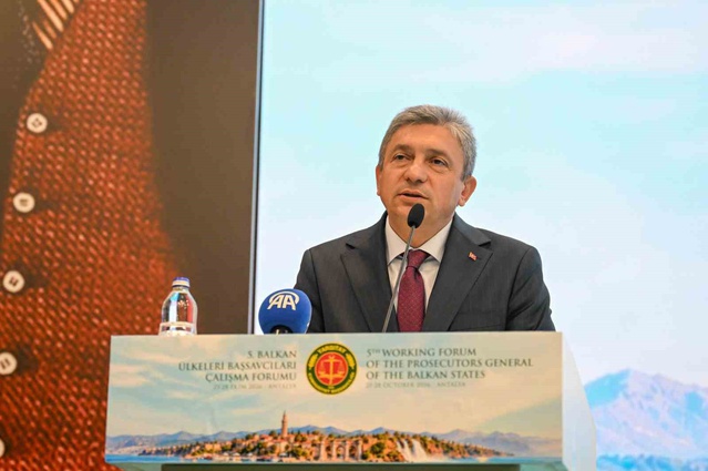 8 ülkenin başsavcıları Antalya'da uluslararası suçlarla mücadele için bir araya geldi