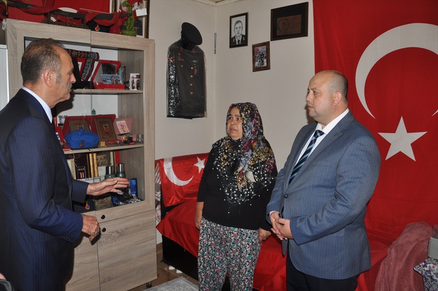 MHP Genel Sekreter Yardımcısı Osmanağaoğlu, İzmir'de temaslarda bulundu