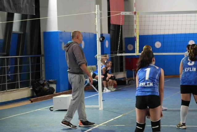Muğla Menteşe'de voleybol turnuvası Cumhuriyet'in 103'üncü yılını kutladı