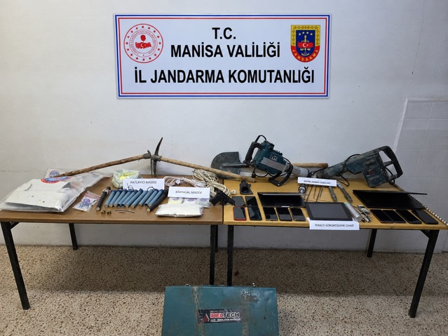 Manisa Gördes'te define arayanlara operasyon, 8 şüpheli suçüstü yakalandı