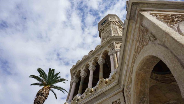 İzmir Saat Kulesi 1901'den bu yana Konak'ta turistlerin ilk durağı olmayı sürdürüyor
