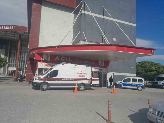 Konya Karapınar'da motosikletle otomobil çarpıştı, kazada 2 kişi yaralandı