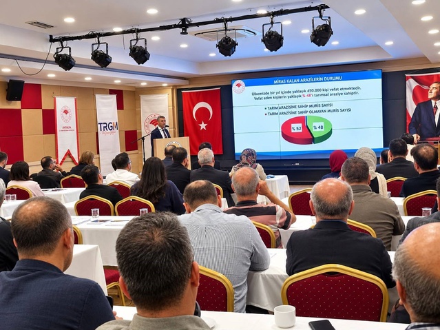 Afyonkarahisar'da tarım arazisi bölünmesine karşı eğitime İl Tarım personeli katıldı