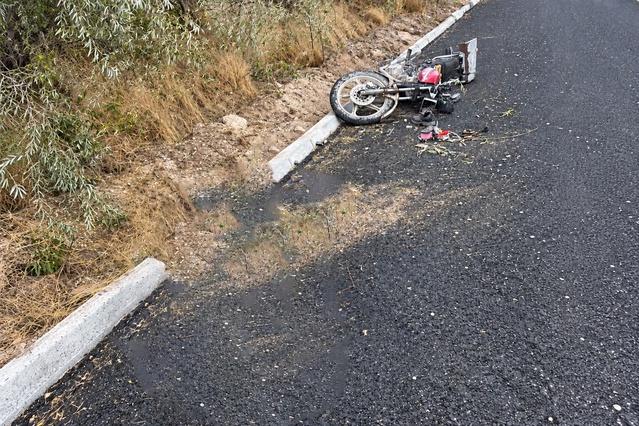 Niğde Kiledere'de sollama yapan motosiklet şarampole devrildi, sürücü ağır yaralandı