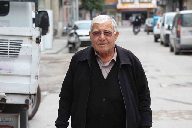 Karapınar'da kuyumcu, telefondaki dolandırıcıyı fark edip yaşlı müşterisinin altınlarını korudu