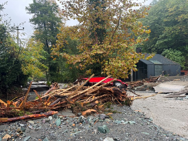 Sağanağın vurduğu Sapanca'da köprüler yıkıldı, bungalovlar hasar gördü