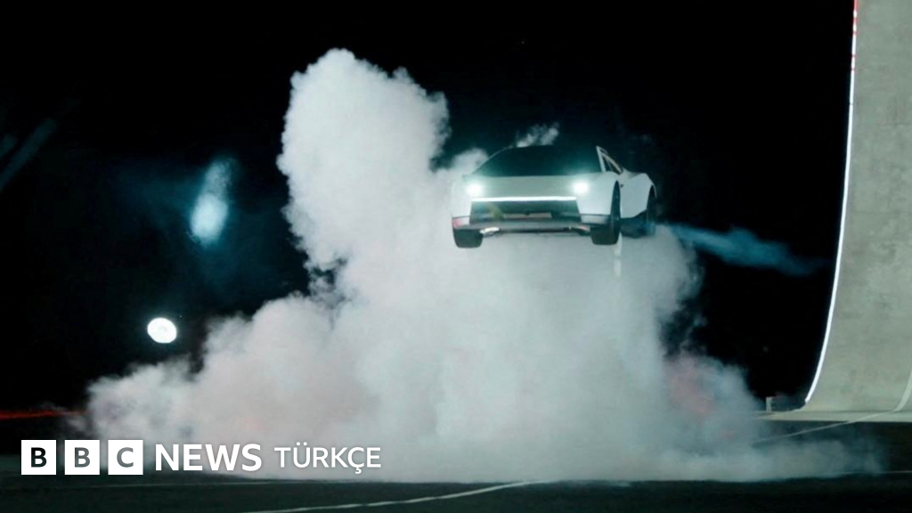 Tesla roket teknolojisi destekli 'uçan' spor aracını tanıttı