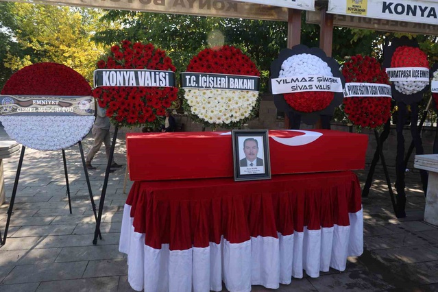 Kalp krizi geçirip ölen Muratpaşa Kaymakamı İhsan Kara Konya'da defnedildi