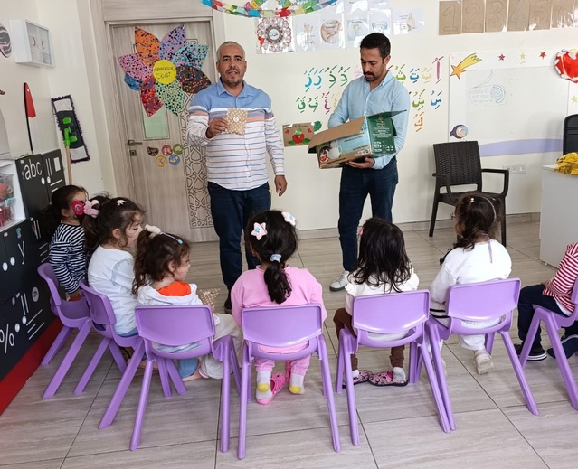 Gaziantep'te Nurdağı ve İslahiye'de depremzede çocuklar sevindirildi, hediye verildi