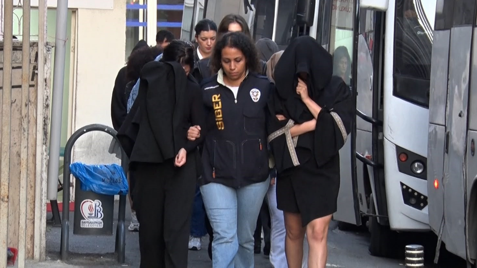 Dolandırıcılık şebekesine operasyon!