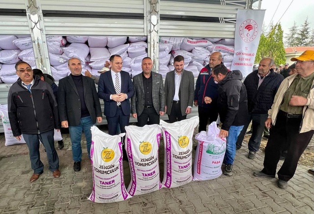 Afyonkarahisar Çay'da 200 üreticiye 56 ton hibeli buğday tohumu dağıtıldı