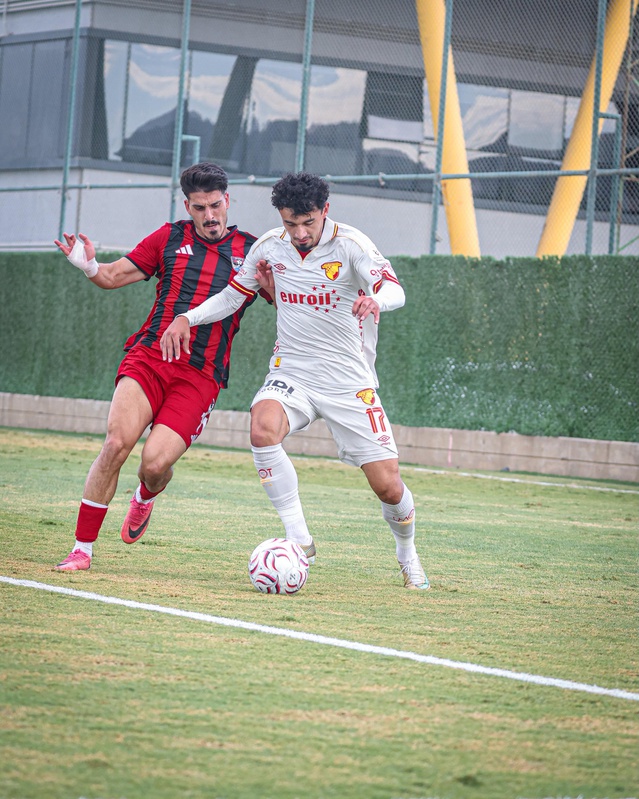 Göztepe'de Stoilov, Eyüpspor deplasmanında iyileşen stoperlerle ilk 11'i değiştirecek