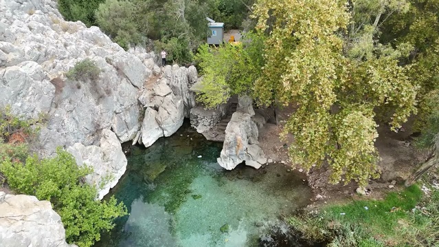 ASAT, Antalya'da Kırkgöz su kaynağı çevresindeki metruk yapıyı yıktı