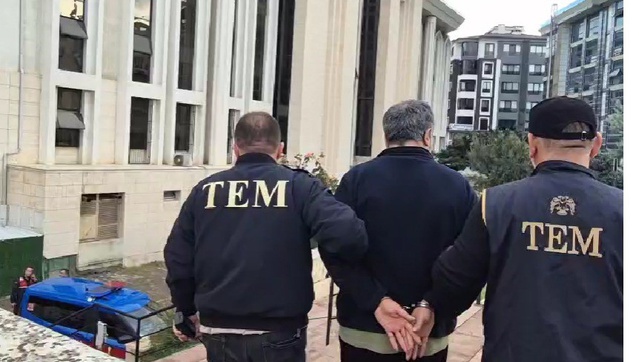 Balıkesir Edremit'te Instagram paylaşımı yapan resim öğretmeni cezaevine gönderildi
