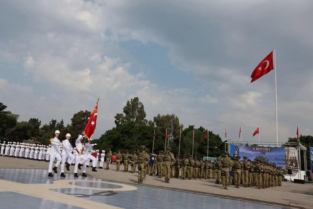 Bakan Güler, İskenderun'da 2'nci Amfibi Tugay'ın sancak töreninde konuştu