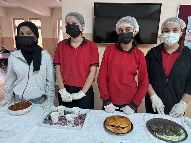 Diyarbakır Çermik'te lise öğrencileri biber yarışmasında 41 çeşit yemek yaptı