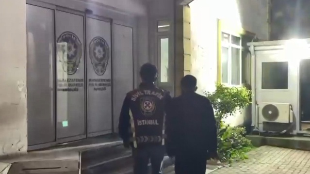 Zeytinburnu'nda D-100'de makas atan sürücünün ehliyeti zaten elinden alınmış! Kendisine ve araç sahibine 336 bin lira ceza
