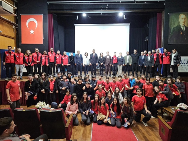 Gölcük'te afet panelinde risklerin önceden belirlenmesi gerektiği vurgulandı