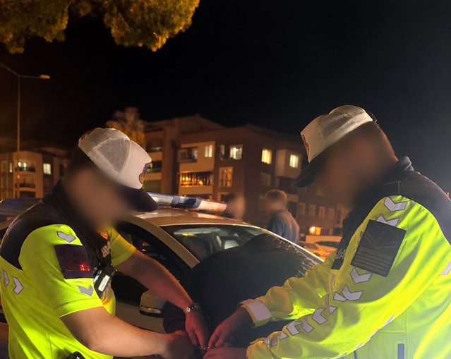 İzmir Aliağa'da jandarma, 10 yıl hapis cezası bulunan cezaevi firarisini yakaladı