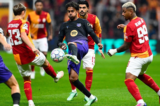Galatasaray öne geçtiği maçta Barcelona'ya farklı kaybetti