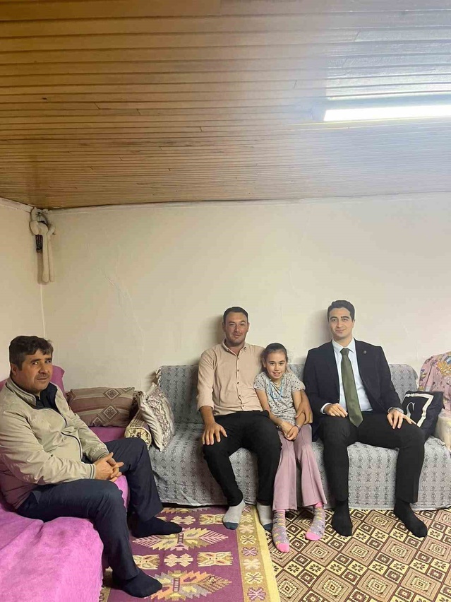 Denizli Beyağaç'ta Kaymakam Haydari, hane ziyaretlerinde ihtiyaç ve talepleri dinledi