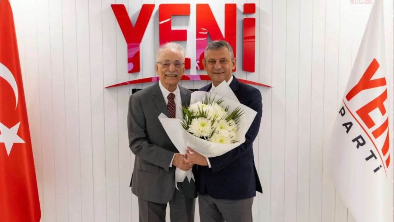 Murat Karayalçın Yeni Parti'ye katıldı
