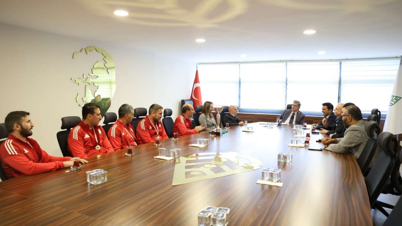 Genç sporcular kupayı Çankaya'ya getirdi