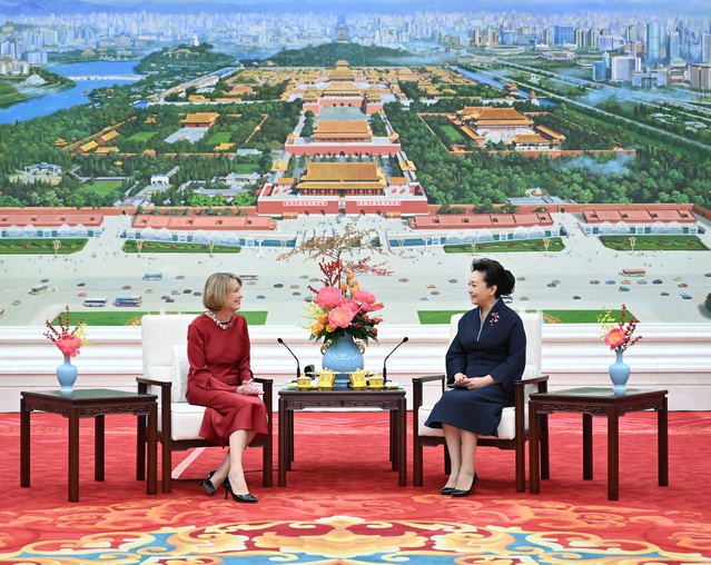 Peng Liyuan, Budenbender ile Beijing'de kadın ve çocuk hakları mücadelesini takdir etti