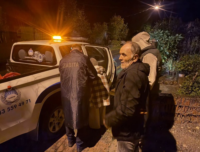 Kandıra'da sağanak sonrası dere yatağı tahliye edildi, vatandaşlar tesislere alındı