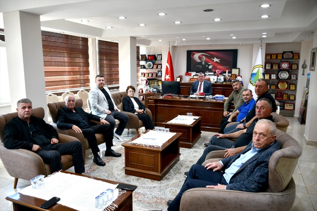 Alaplı Belediye Başkanı Nuri Tekin, 9 meclis üyesiyle CHP'den istifa etti