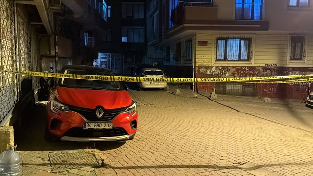 Zeytinburnu'nda silahlı kavgada ölen yaralanan olmadı, mermi evin camını kırdı